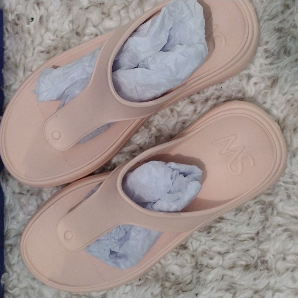 Sandals - Picture 2 of 4